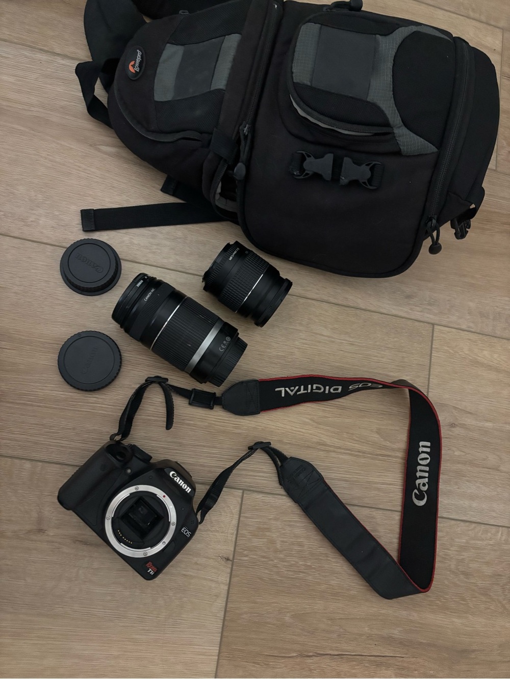 CANON REBEL T1I CAMERA WITH LENSES AND CAMERA BAG